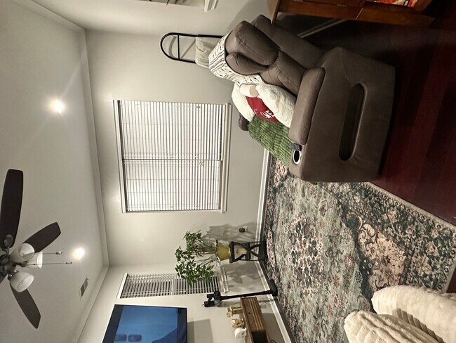 Foto del edificio - 481 Silver Charm Dr