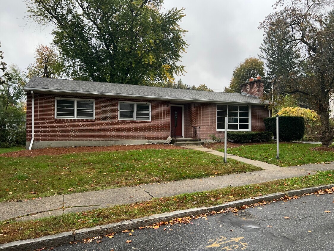 Primary Photo - 8 Rosemont Rd