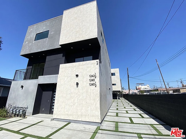 Building Photo - 1240 S Harvard Blvd