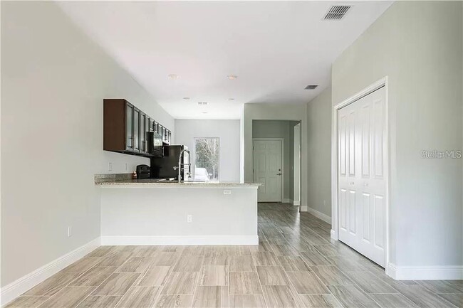 Foto del edificio - 1340 W Evans Cir