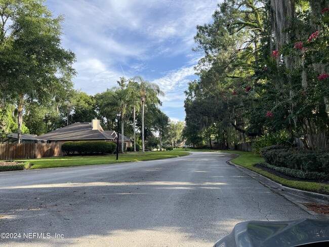 Foto del edificio - 1756 Leyburn Ct