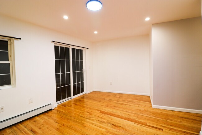 Living Room - 2925 Laconia Ave