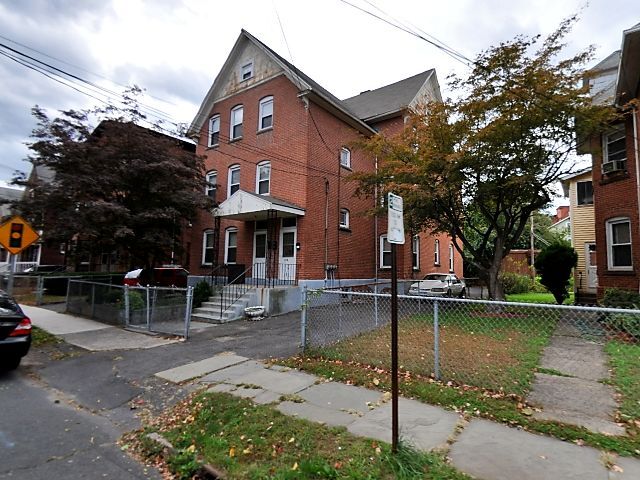 Building Photo - 119 Glen St