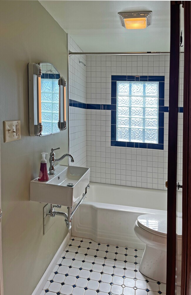 Baño - 939 Washington Ave