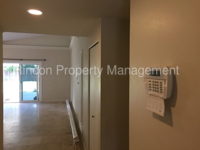 Building Photo - 909 Sheffield Pl