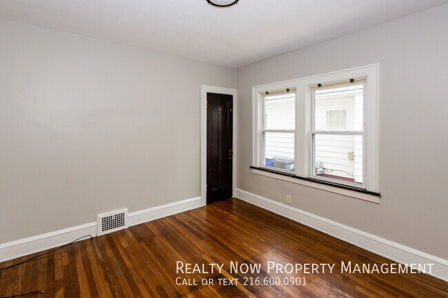 Foto del edificio - 3765 W 134th St