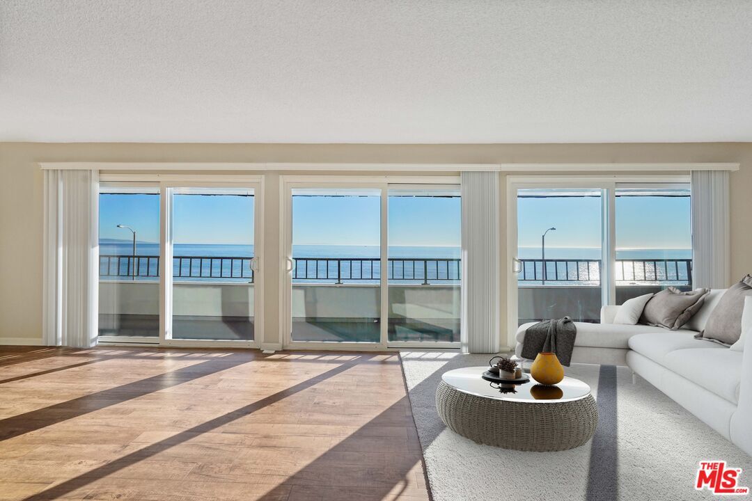 Foto principal - 18000 Coastline Dr