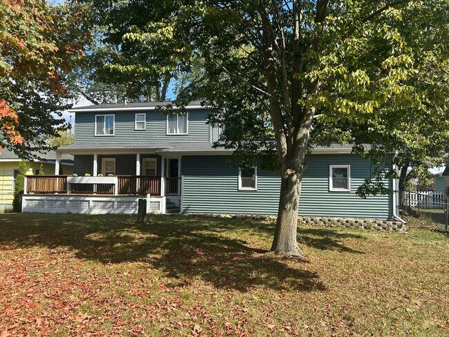 Foto del edificio - 2 Bedroom Fully Furnished Home in East Tawas