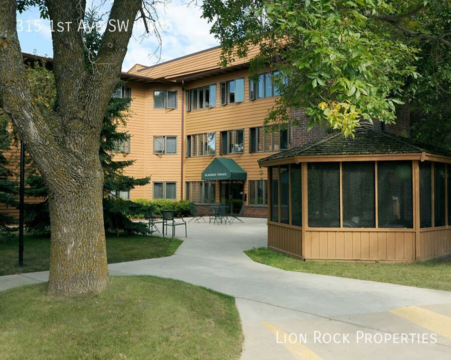 Building Photo - 315 1st Ave SW