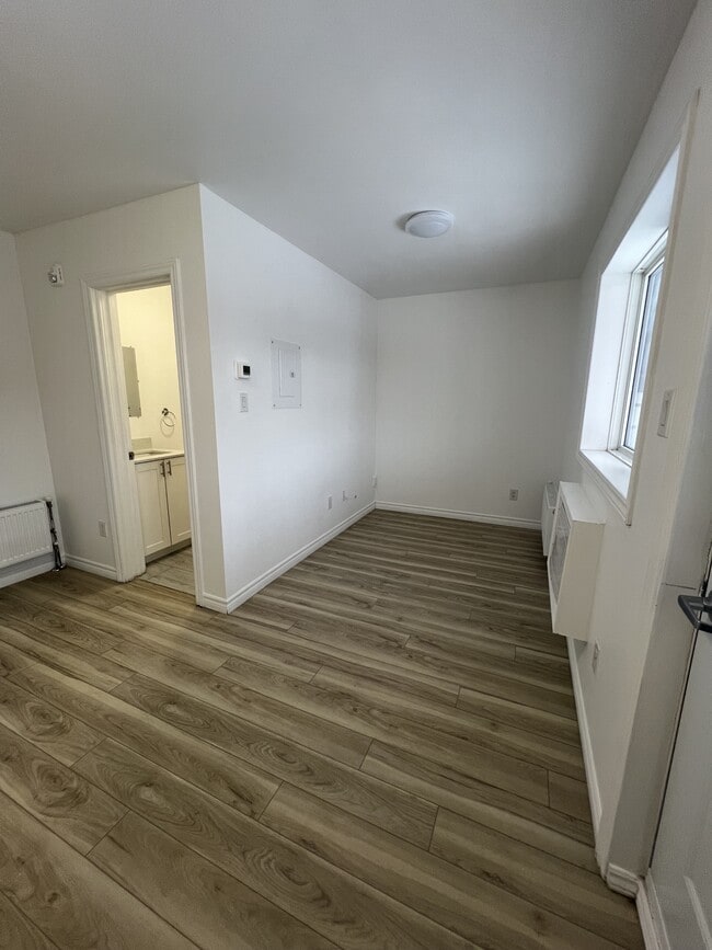 Building Photo - 630 Cummings Ave