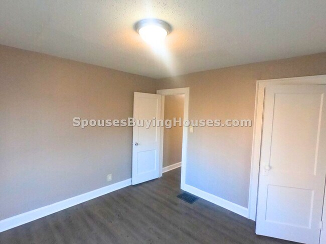 Foto del edificio - 4061 E 34th St