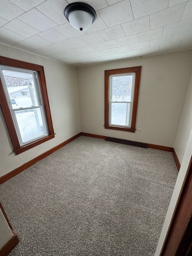 Building Photo - 5134 E Apple Ave