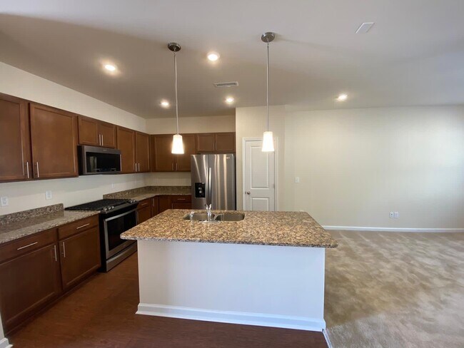 Foto del edificio - 317 White Oak Ridge Dr