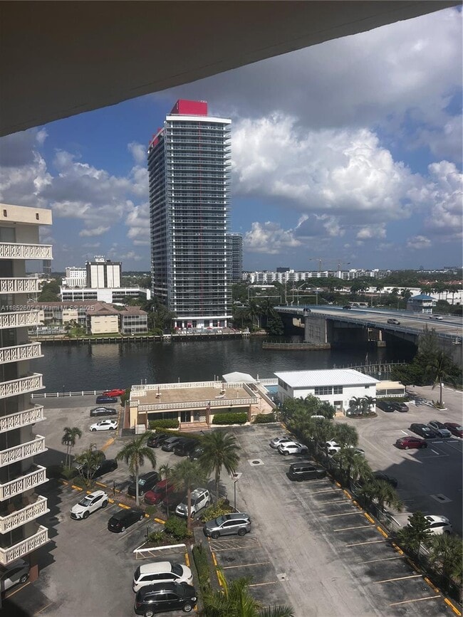 Building Photo - 1825 S Ocean Dr