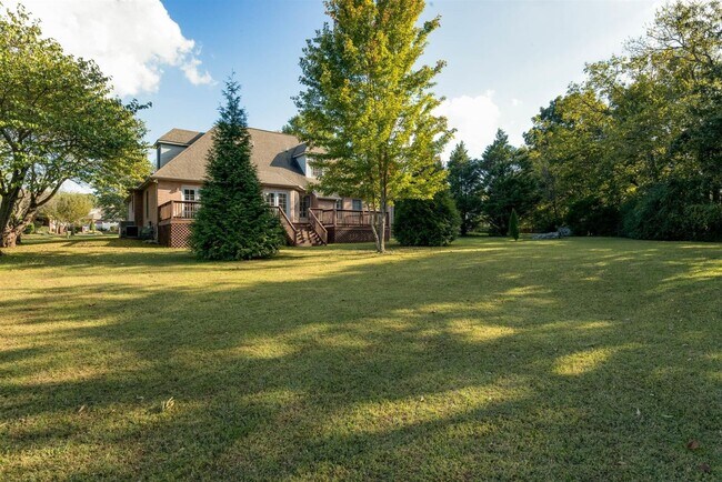 Foto del edificio - Super spacious 5 bedroom/3.5 bath home for...