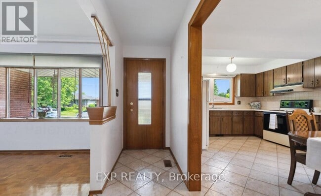 Building Photo - 27 Palermo Crescent