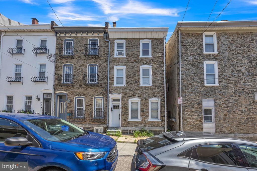 Primary Photo - 175 Dupont St
