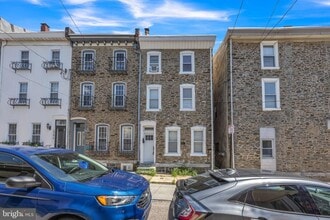 Building Photo - 175 Dupont St