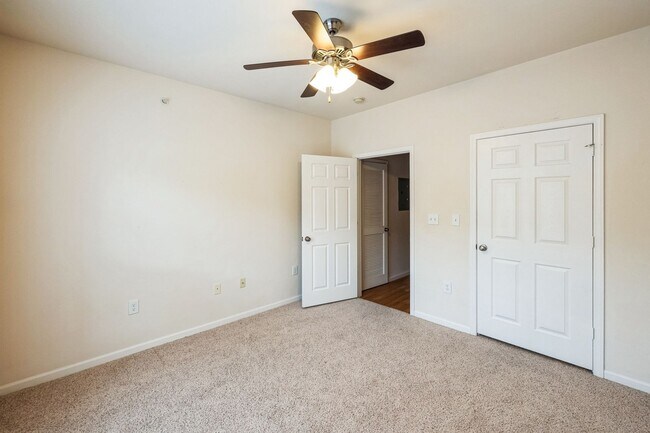 Foto del edificio - Charming 2BR Condo in Saint Louis