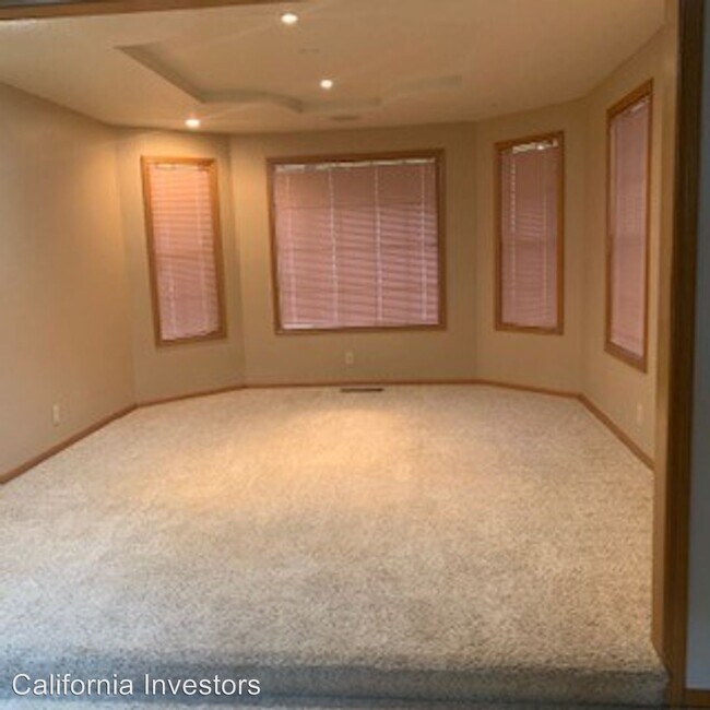 Foto del edificio - 8476 Whispering Oak Ln