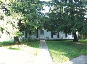 Building Photo - 2140 Champagne Dr