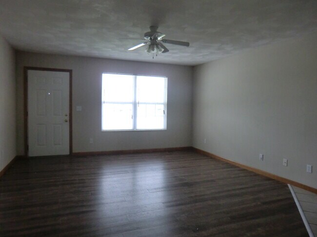 Foto del edificio - 211 Autumn Pine Dr