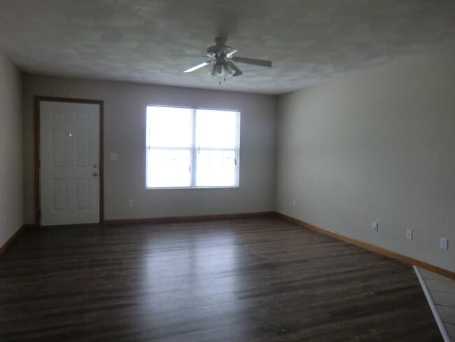 Building Photo - 211 Autumn Pine Dr