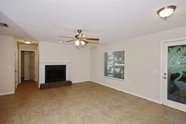 Building Photo - 2120 Kilmer Ln