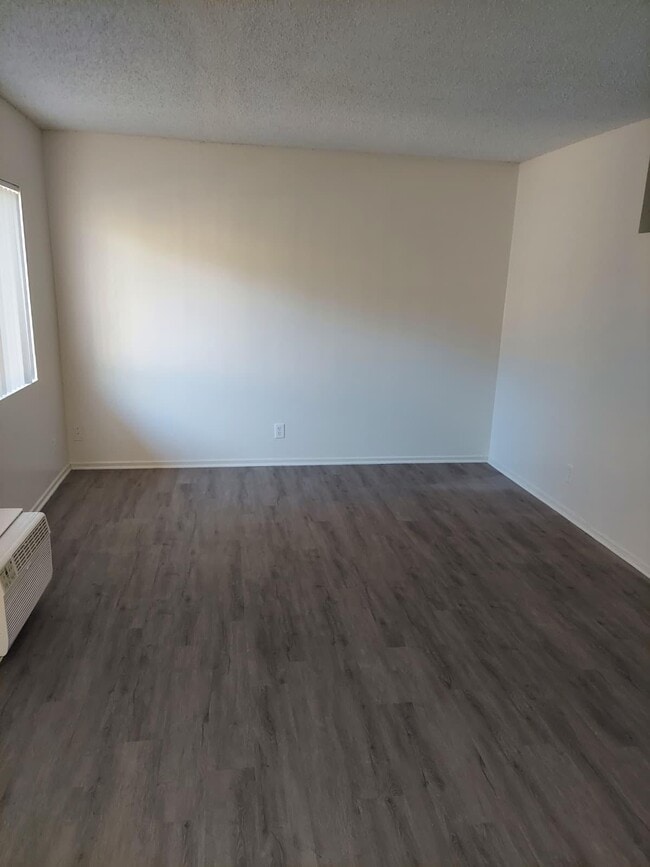 Building Photo - Etiwanda Villas