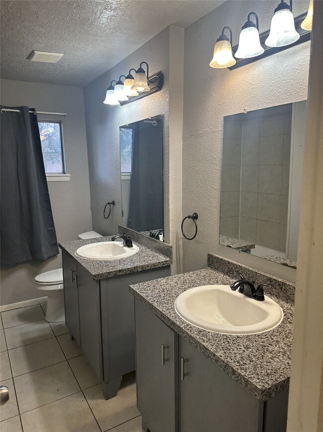 Foto del edificio - 11608 Segrest Dr