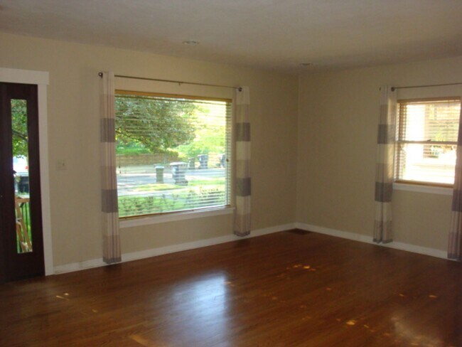 Foto del edificio - Charming Westside Cottage in a Premier Location