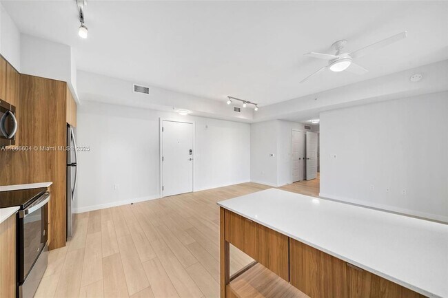 Foto del edificio - 555 NE 8th St