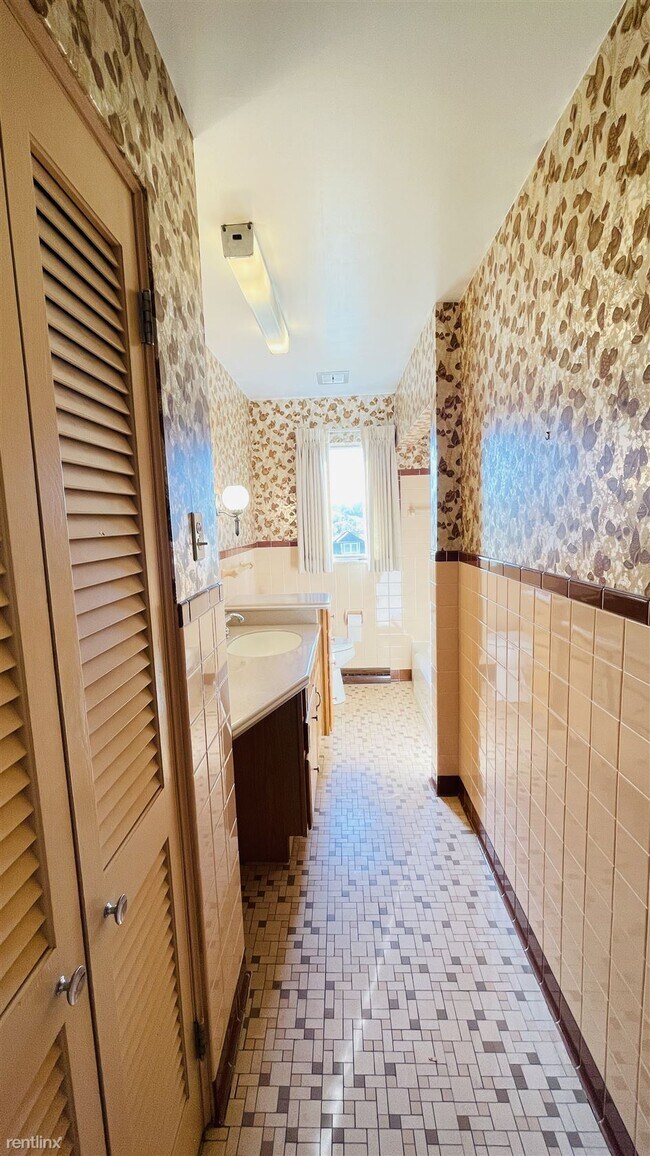 Foto del edificio - 4 br, 2.5 bath Condo - 1491 East Maiden St...