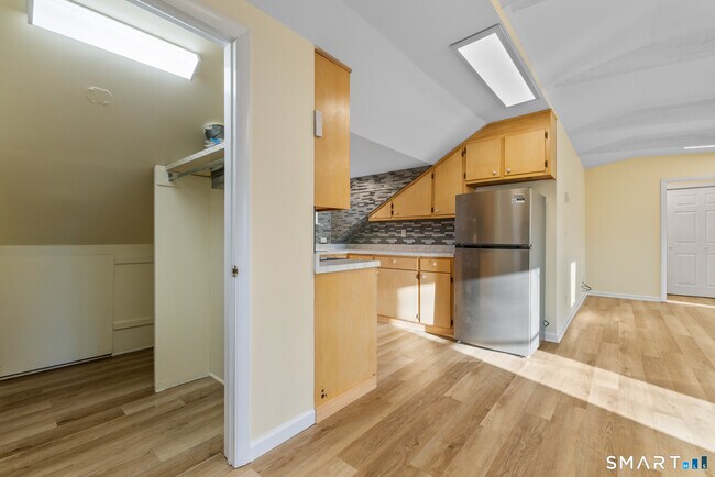 Building Photo - 85 Hicock Dr