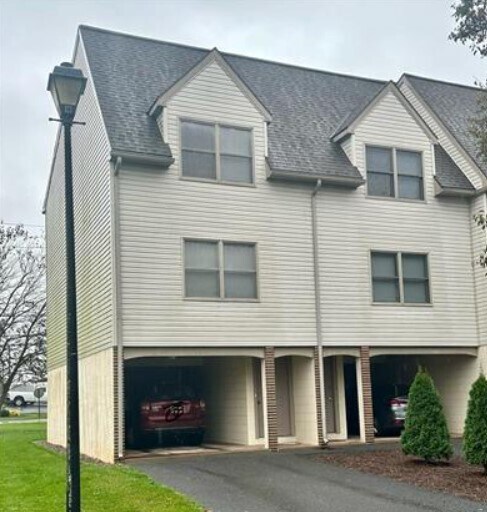 Primary Photo - 2 Mill Park Ln
