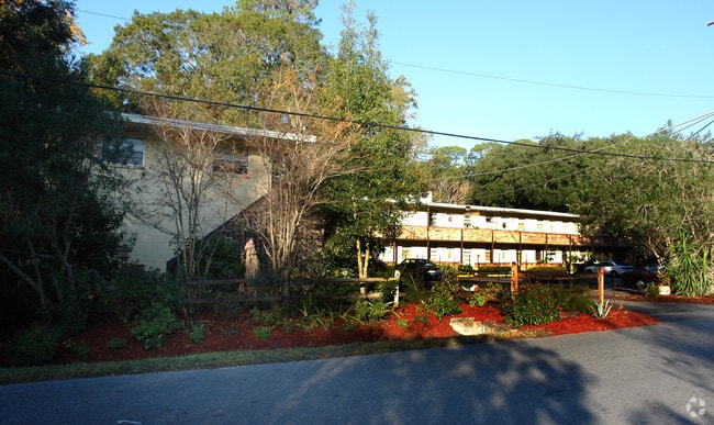 Building Photo - Villas on the Hill 4806
