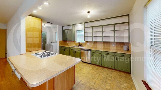 Foto del edificio - 4717 Staples Ave