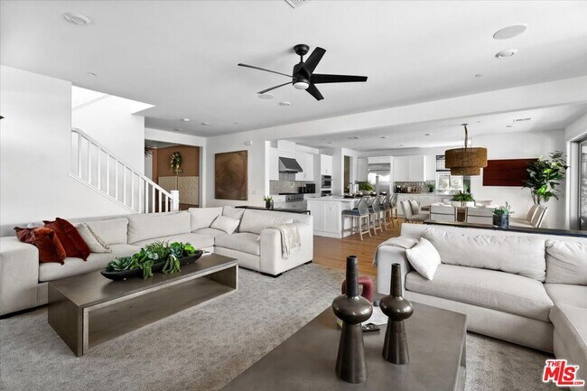 Foto del edificio - 21181 Strathmoor Ln