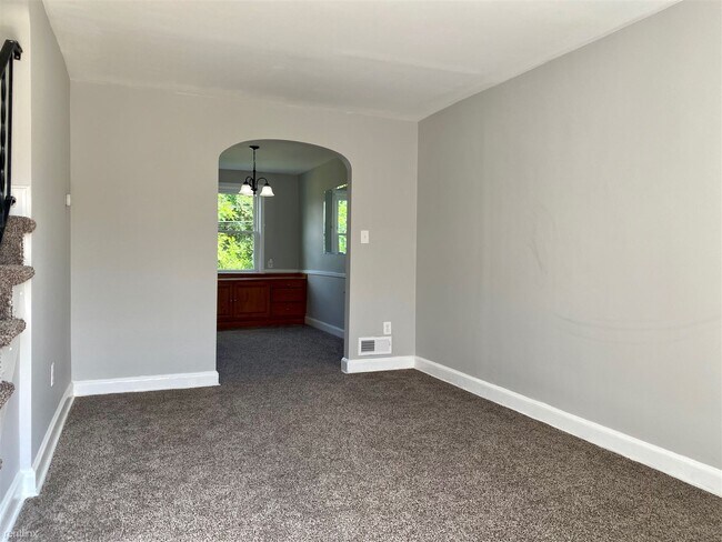 Building Photo - 2 br, 1.5 bath Townhome - 1203 Broening Hwy