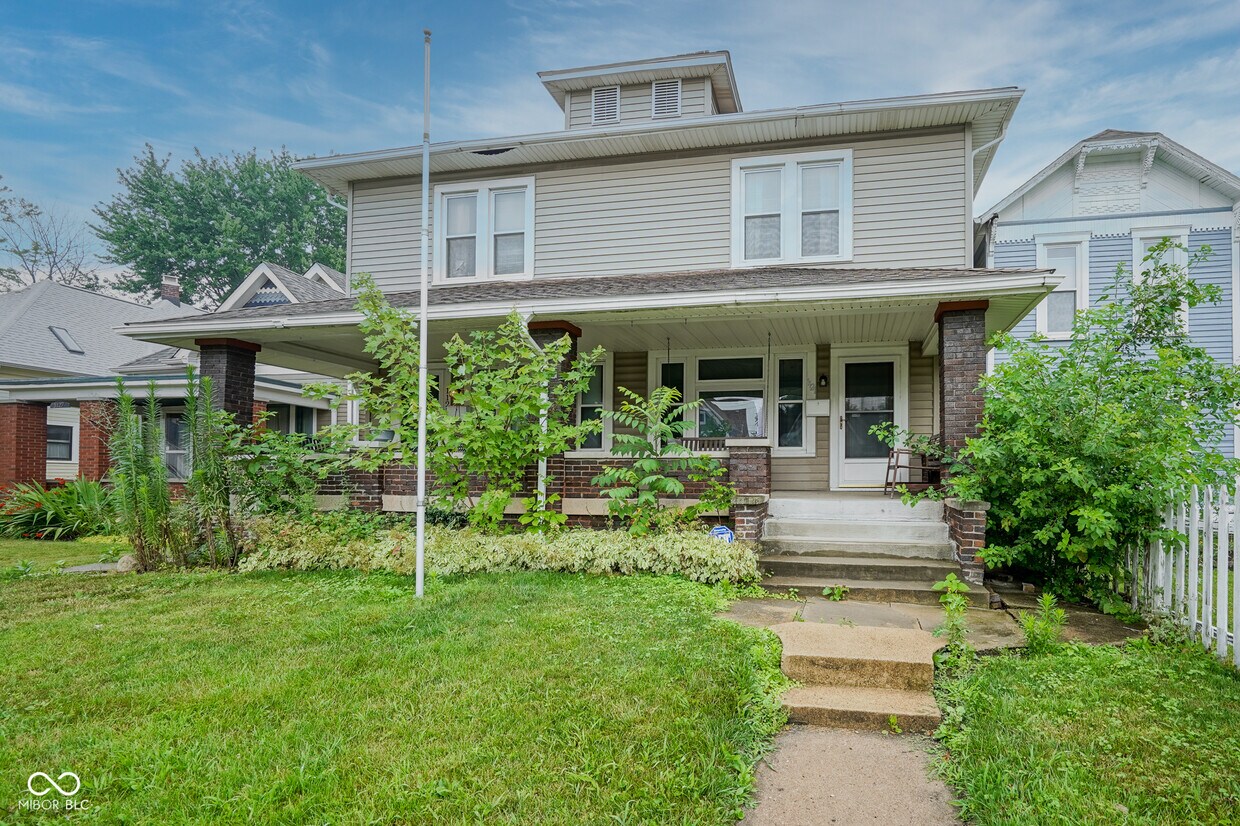 Primary Photo - 1121 Lexington Ave