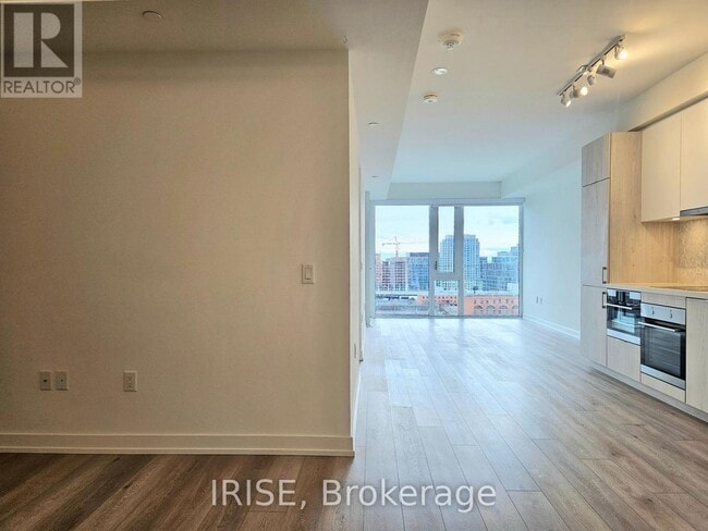 Photo du bâtiment - 158 Front St E