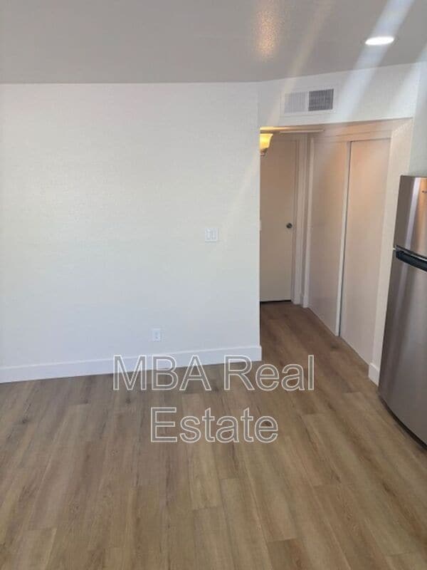 Building Photo - 5040 N 18th Ave