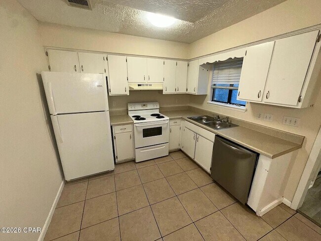 Building Photo - 3910 Venetian Cir