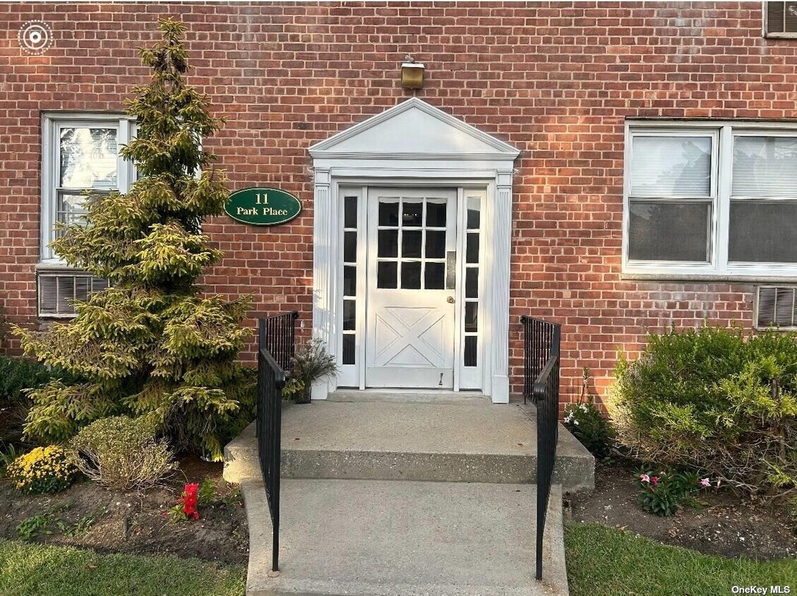 Primary Photo - 11 Park Pl