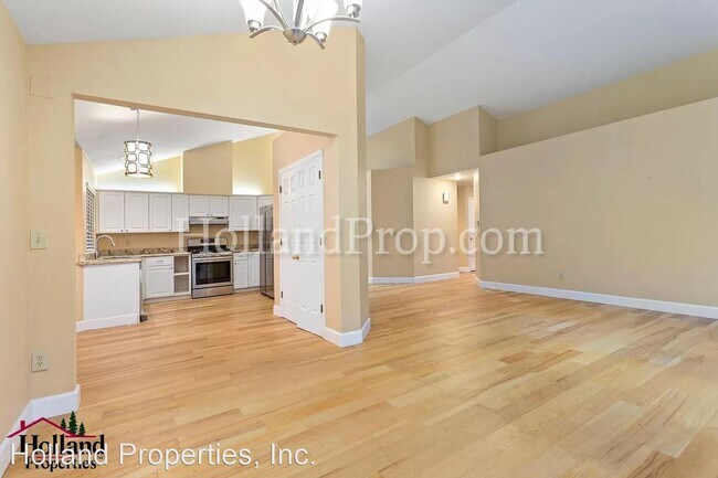 Building Photo - 3 br, 2 bath House - 15015 SW Kingbird Dr