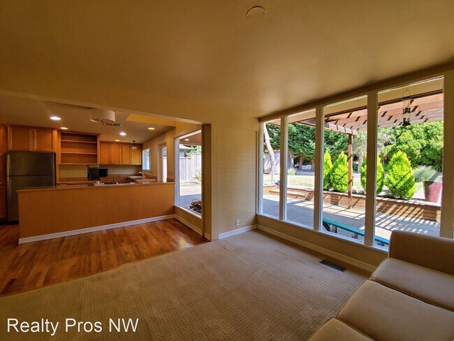 Foto del edificio - 3 br, 2 bath House - 4736 48th Ave NE