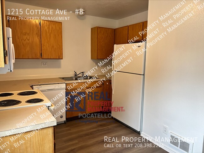 Building Photo - 1215 Cottage Ave