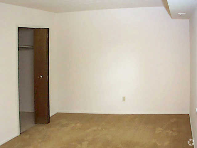 Habitación principal - Jamestown Village Apartments