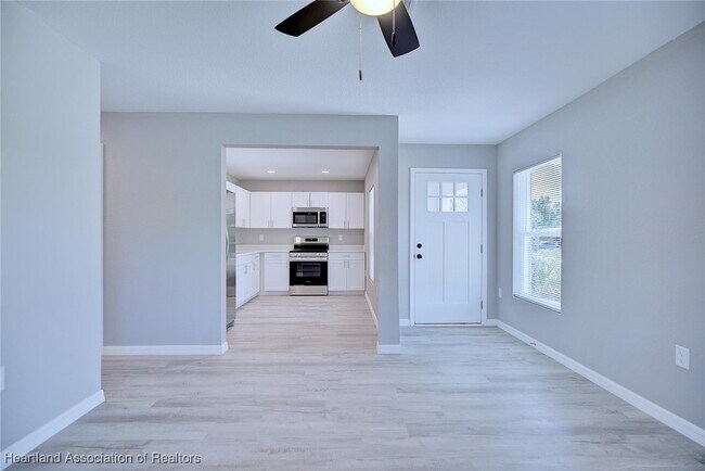 Foto del edificio - 542 Vanguard Ave NW