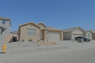 Building Photo - 2546 Camino Plata Loop NE